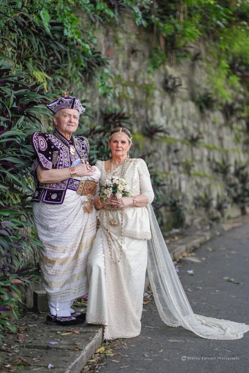 Kandyan-style dress photo experience
